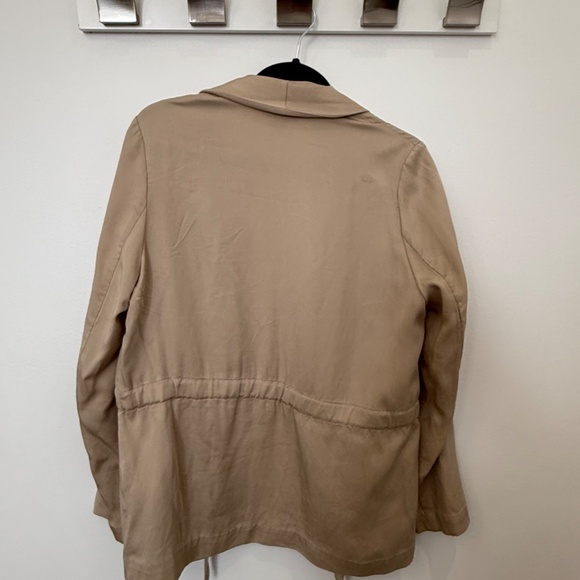 H&M lightweight relaxed fit blazer - Picture 3 of 4